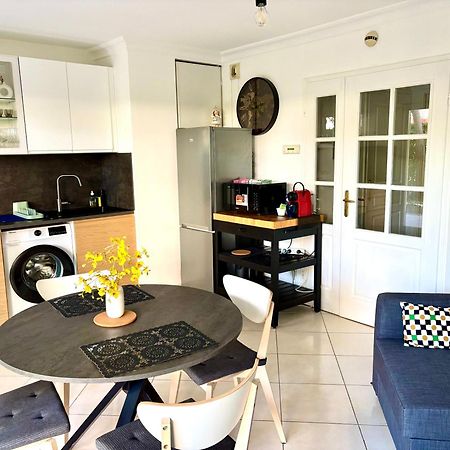 Beachside Apartment With Pool & Garden In Juan Les Pins Антиб Екстериор снимка