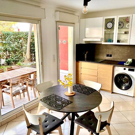 Beachside Apartment With Pool & Garden In Juan Les Pins Антиб Екстериор снимка