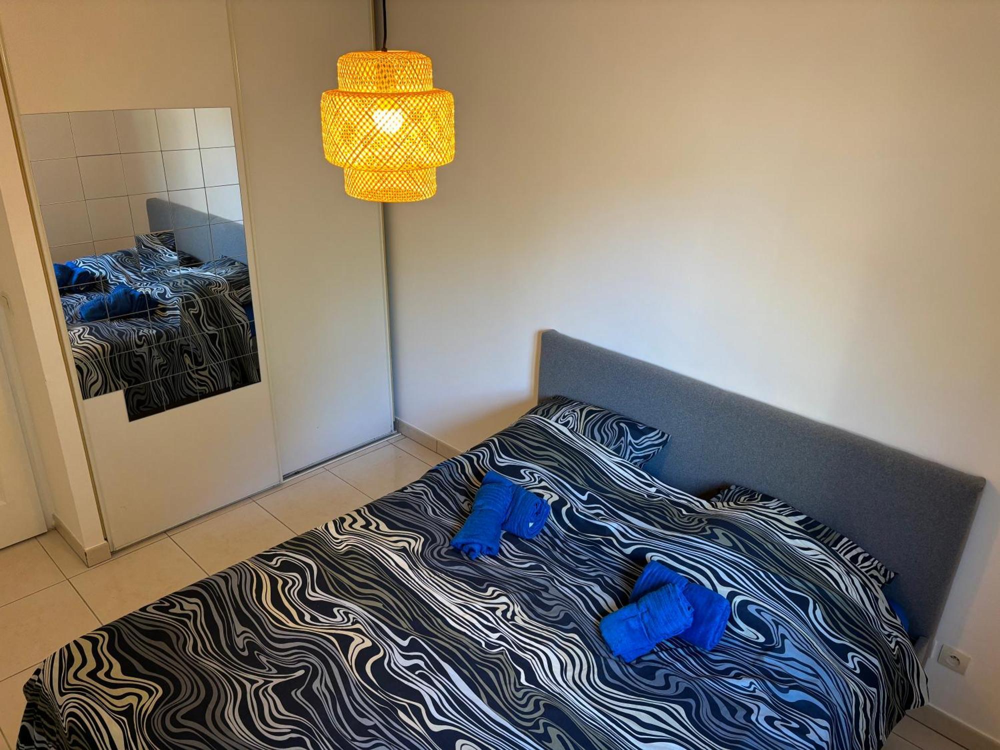 Beachside Apartment With Pool & Garden In Juan Les Pins Антиб Екстериор снимка