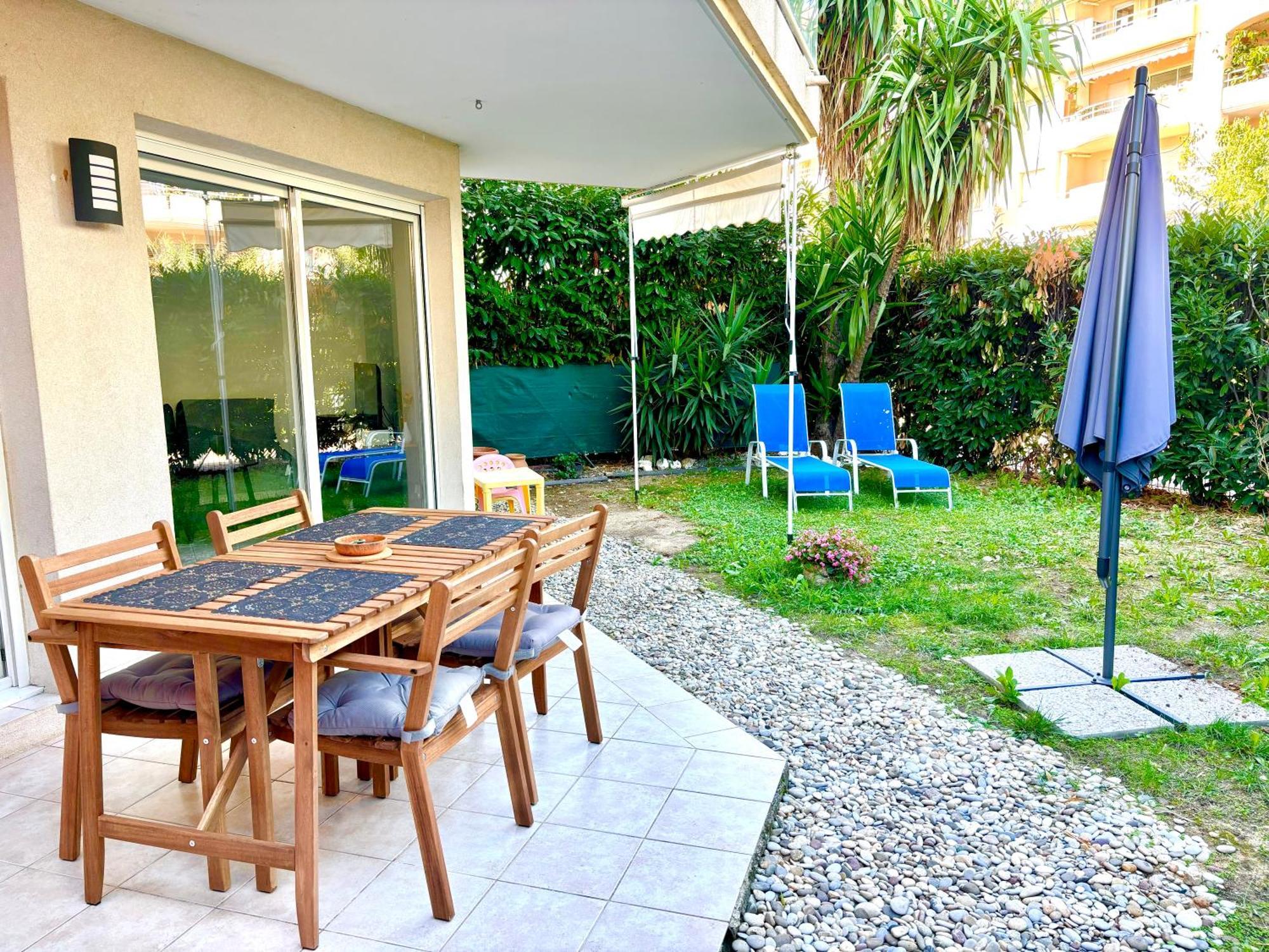Beachside Apartment With Pool & Garden In Juan Les Pins Антиб Екстериор снимка